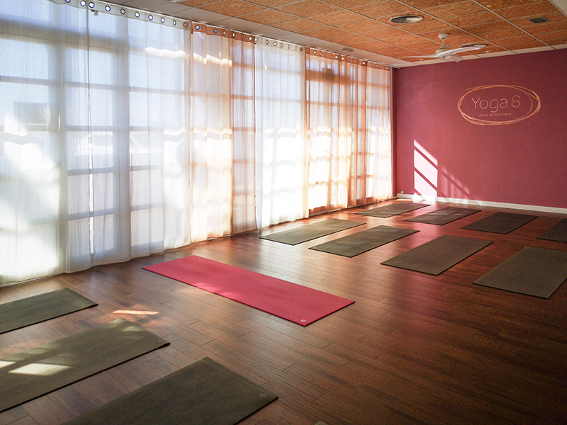 Yoga 8 - El Arte del Movimiento - Centro de yoga en Almería