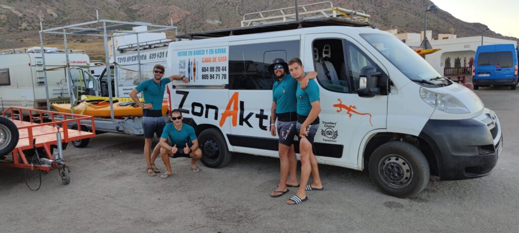 ZONAKTIVA KAYAK EN CABO DE GATA - Agencia de excursiones en canoa y kayak en Almería