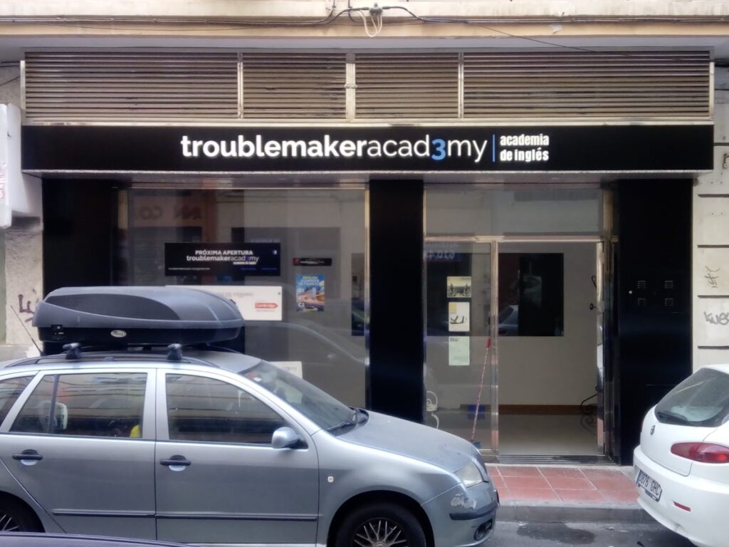 troublemaker acad3my - Academia de inglés en Almería