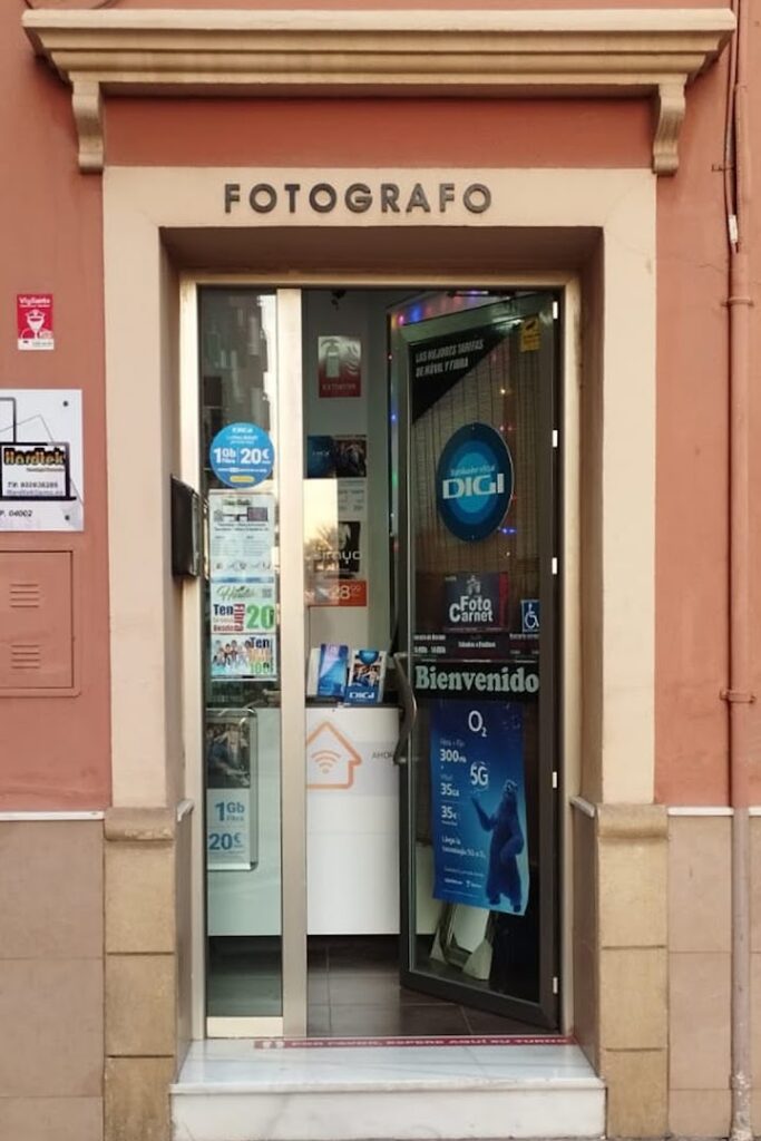 . - Tienda de accesorios para móviles en Almería