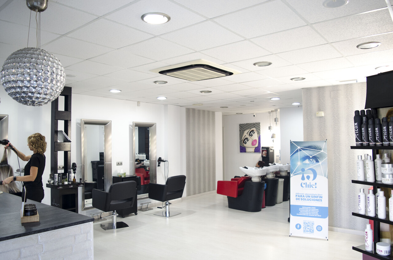 Ḿ Mónica Peluqueria - Peluquería en Almería